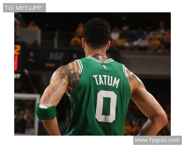 布朗精准传球助怀特命中空位三分球终结得分荒 布朗精准传球助怀特命中空位三分球终结得分荒