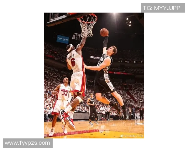 八村塁长传 詹姆斯接球快下换手上篮 八村塁长传 詹姆斯接球快下换手上篮