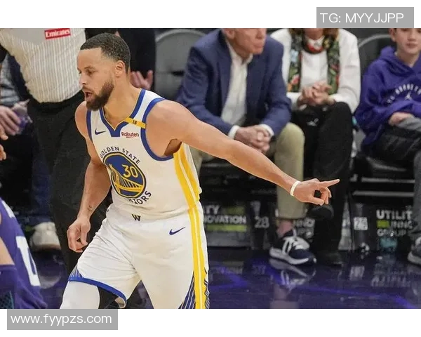 波斯特击地妙传 库里外线三分飙进