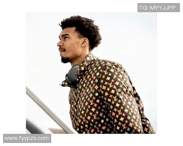 文班亚马入场穿搭:上长下短穿搭 行走的LV广告牌 文班亚马入场穿搭:上长下短穿搭 行走的LV广告牌