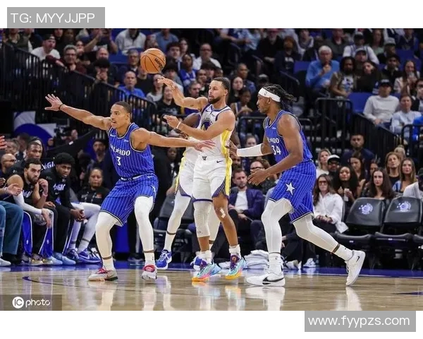 首节结束勇士VS魔术 比分32-36魔术领先 首节结束勇士VS魔术 比分32-36魔术领先